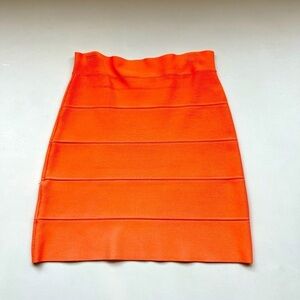 BCBG bodycon skirt !